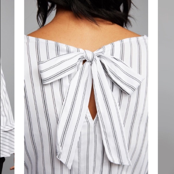 Pea in the Pod•Bell Sleeve Maternity Top🎉HP🎉 - Picture 5 of 12